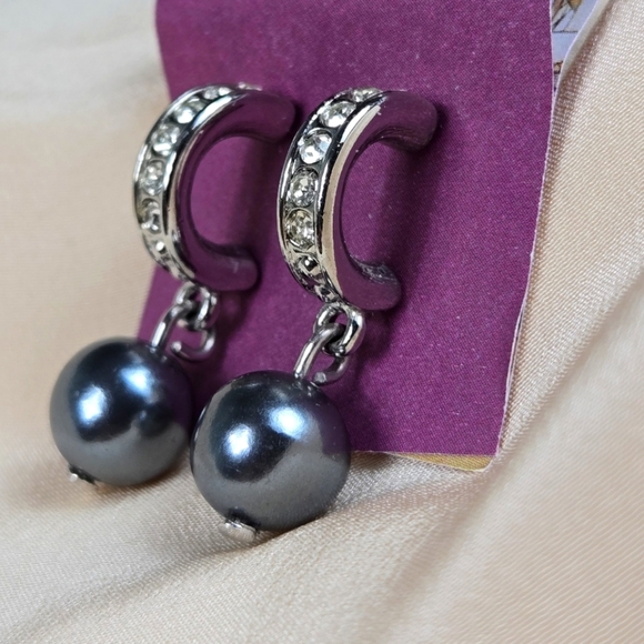Silver Tone Rhinestones Gray Fuax Pearl Drop Earrings - Picture 4 of 17
